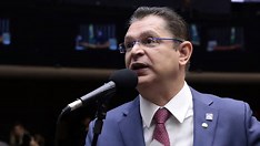 Aliado de Bolsonaro elogia Trump e culpa Lula por “erro diplomático”