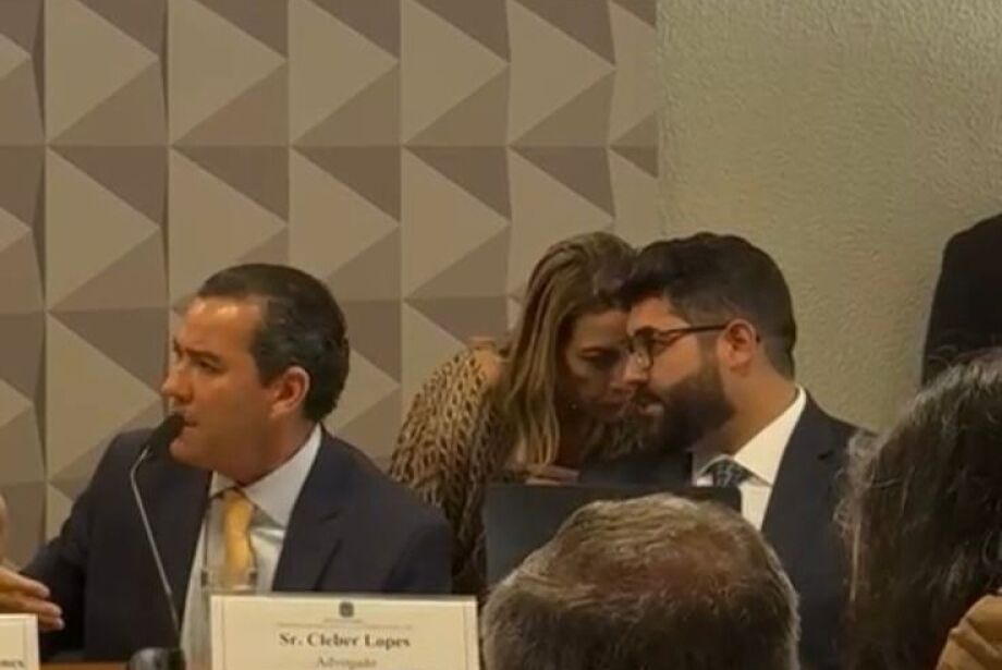 Sussurros suspeitos na CPMISenadora tenta “apaziguar” advogado do ‘Careca do INSS’ durante sessão tensa