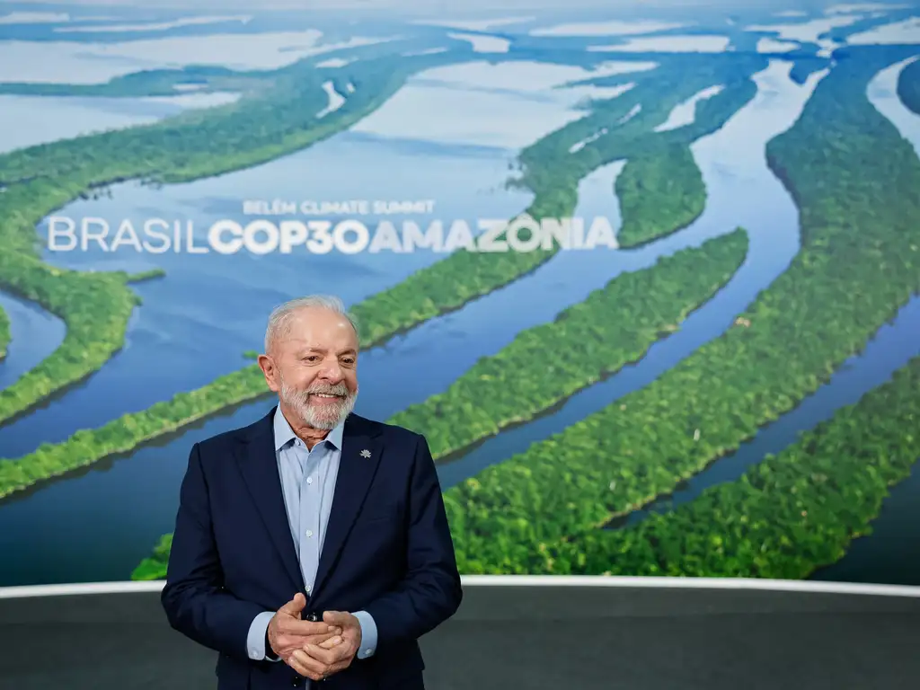 Lula volta à COP30 para apagar incêndios diplomáticos na reta final das negociações