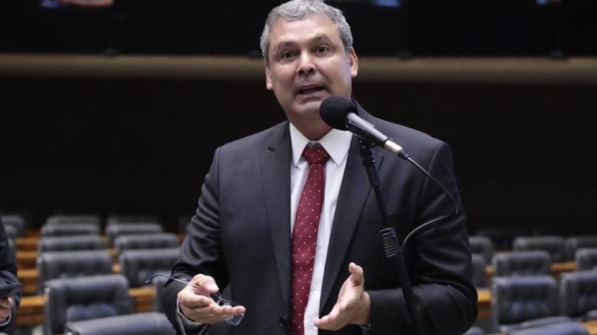 Quando o diálogo desaba: Lindbergh reage e expõe a política “na calada” de Hugo Motta