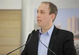 Caçado nas redes e na política: o afastamento de Rodrigo Manga e o teatro da “justiça exemplar”