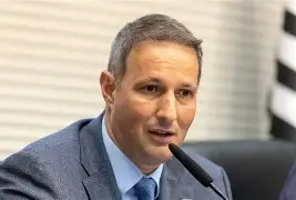 Derrite assume o protagonismo no PL Antifacção e enfrenta governo para endurecer punição às facções