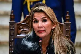 Jeanine Áñez deixa prisão após quatro anos: Justiça boliviana anula condenação e reacende debate sobre golpe de 2019