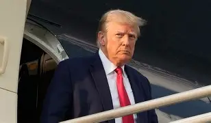 Trump dispara contra democratas e culpa oposição por caos econômico nos EUA