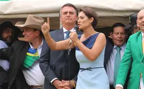 Uma visita permitida, um país inquieto