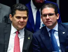 Alcolumbre invalida voto de Eduardo Bolsonaro e reforça bloqueio a parlamentares fora do país