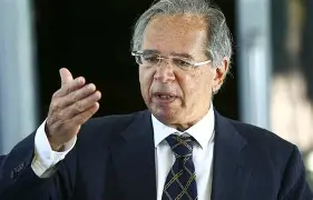 Guedes cutuca Trump e diz que tarifar o mundo foi “tiro no pé” do ex-presidente