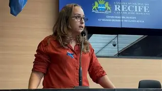 Quando o PT Planta, Não Dá Para Esperar Outra Coisa: Vereadora Exibe Gaiola com Foto de Bolsonaro e Depois Reclama das Consequências