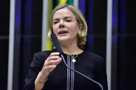 “Nem quem governa escapa”: Gleisi Hoffmann repudia assédio contra presidente do México
