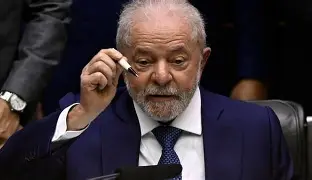 “Lula segue imbatível — até as pesquisas confiam mais nele do que o comércio quebrado”**