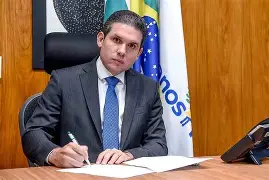 Motta explode nos bastidores, rompe com aliados — mas segue poupando Lula