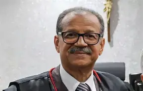 Ex-desembargador critica Moraes e diz que Bolsonaro deveria estar em prisão militar