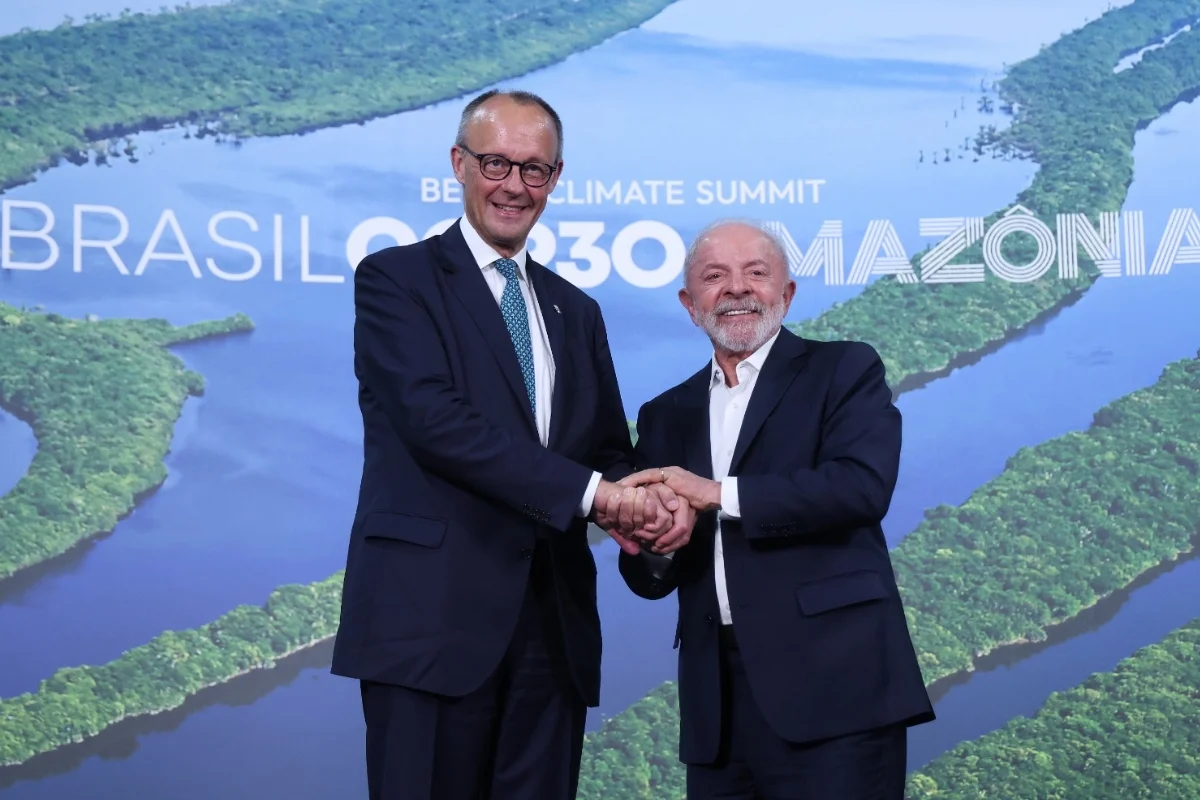 Lula vira guia turístico improvisado e explica ao chanceler alemão como “sentir” Belém