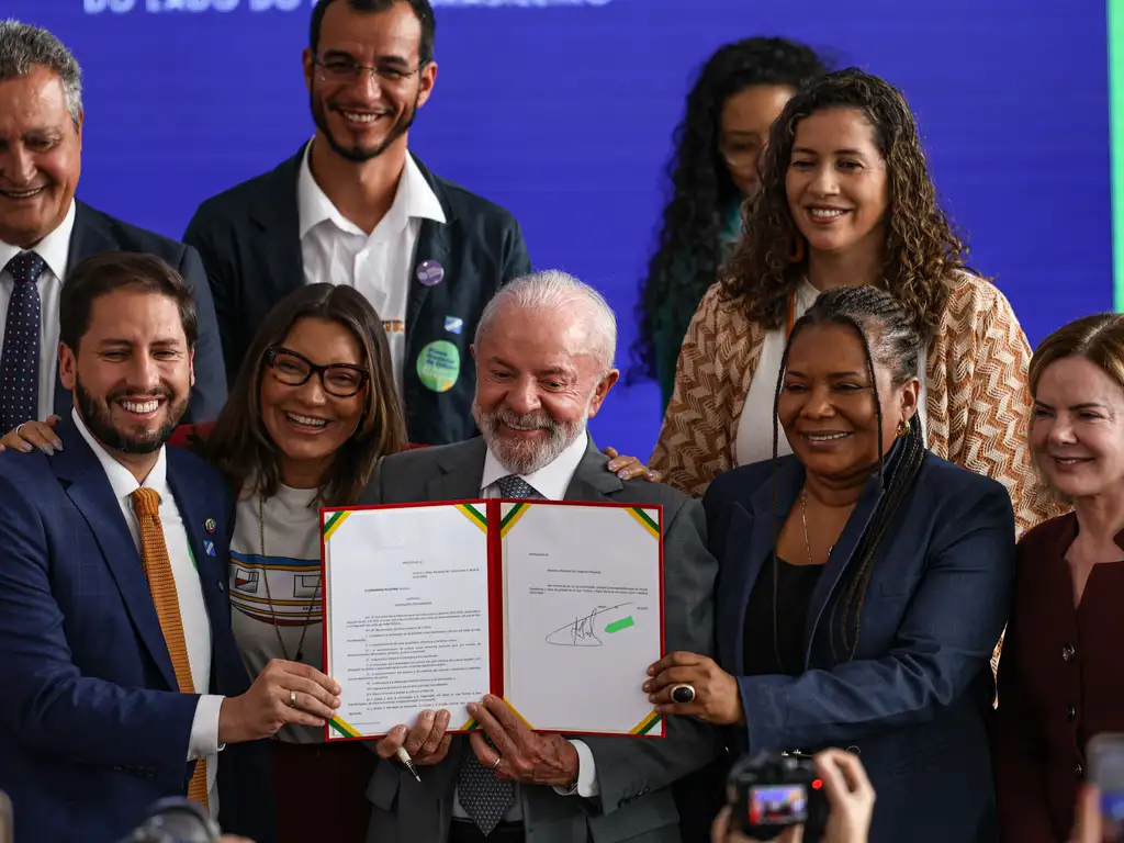 Dinheiro público para a “turma da lacração”? Lula lança Plano de Cultura e dispara recados