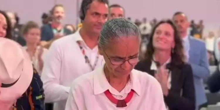 Aplausos de Pé, Choro e Contradição: Marina Silva Celebrada Enquanto o País Arde