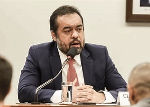 ⚖️ Castro entrega relatório a Moraes e defende megaoperação: “Força proporcional diante do terror do CV”