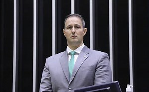 PL Antifacção: Derrite barra auxílio a familiares de criminosos e endurece penas contra o crime organizado