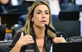 Depois dos Gritos, a Ironia: Soraya Thronicke Responde a Van Hattem com Alfinetada sobre “Precisar de CAPS”