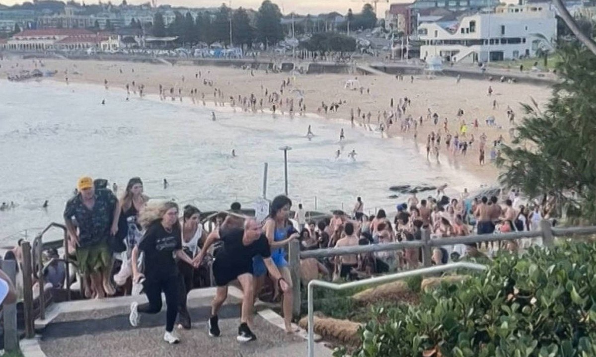 Ataque terrorista em praia da Austrália provoca pânico e deixa mortos durante celebração judaica