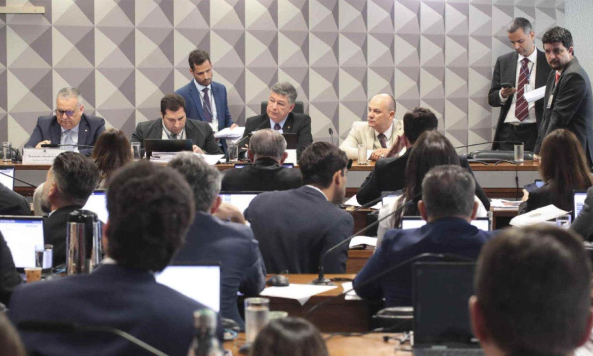 CPMI fecha os olhos: Lulinha fora, constrangimento dentro