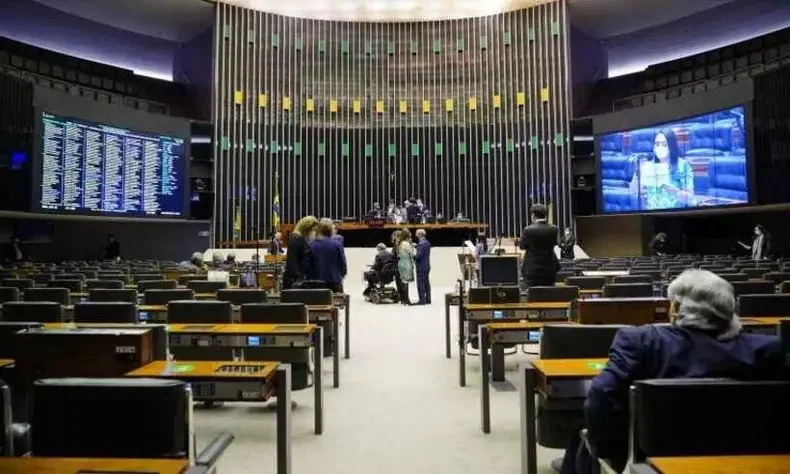 Congresso turbina fundão às escondidas e empurra R$ 4,9 bilhões para 2026
