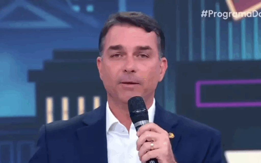 Flávio Bolsonaro: “Juízes não podem ter lado político”