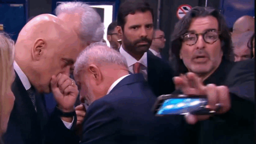 Liberdade de expressão para discurso, censura no bastidor