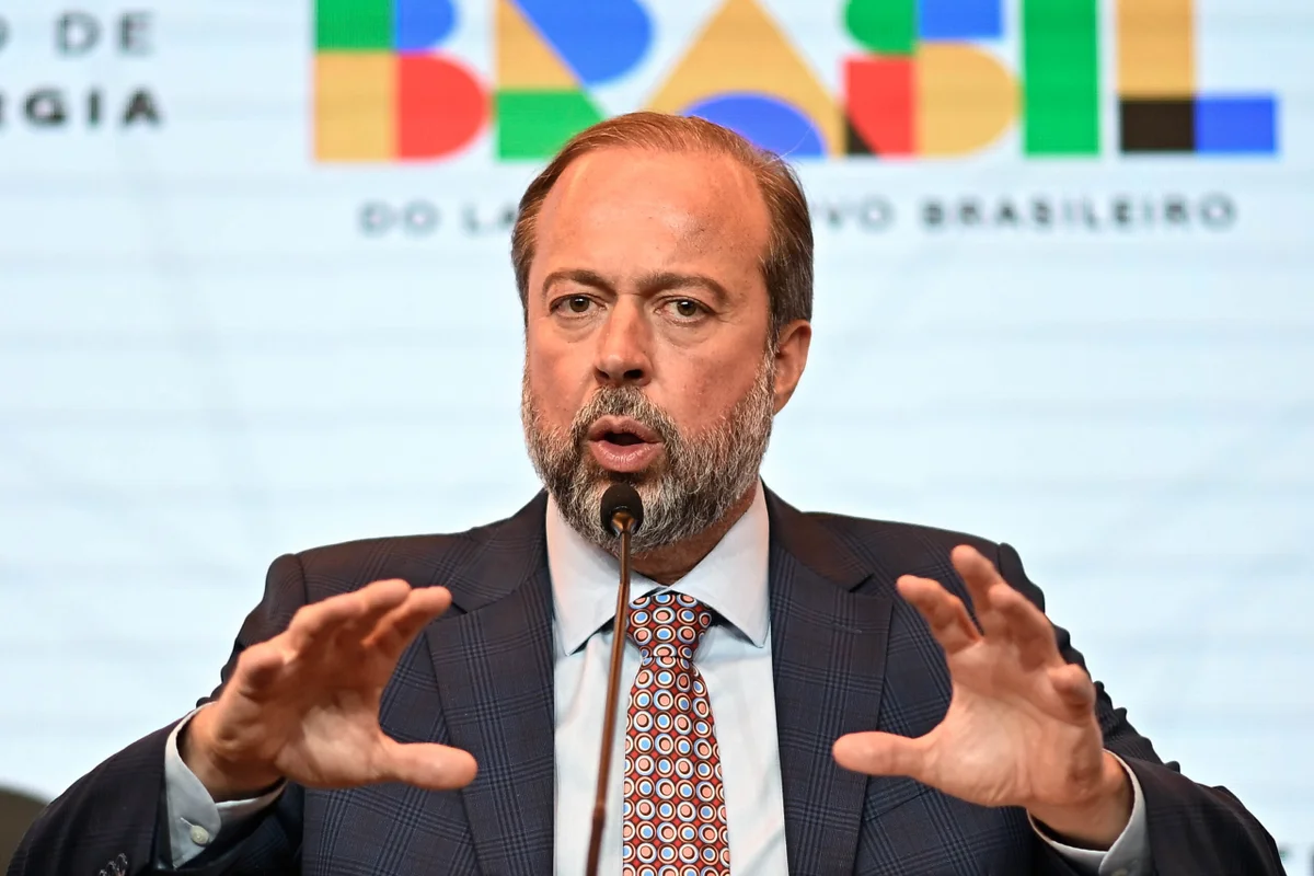 Apagão anunciado, reação tardia: ministro só age quando a crise explode