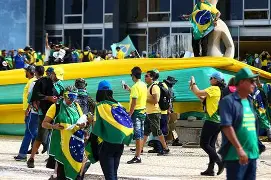 Argentina concede prisão domiciliar a foragidos do 8 de janeiro que aguardam extradição