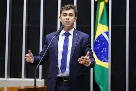 Flávio 2026: o “ato de paz” que Nikolas vende como redenção nacional
