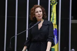 Câmara Mantém Mandato e Reconhece Méritos Legislativos de Carla Zambelli