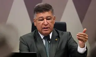 “Continuei até onde pude”: presidente da CPMI do INSS revela câncer e anuncia cirurgia