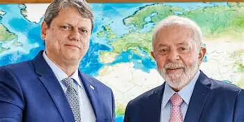 Entre sorrisos e política: Lula elogia Tarcísio em encontro público
