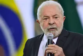 Lula sobe o tom contra redes sociais — mas o discurso parece mais bronca de pai do que plano concreto