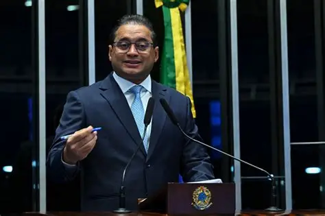 PF apreende armas na casa do senador Weverton em Brasília