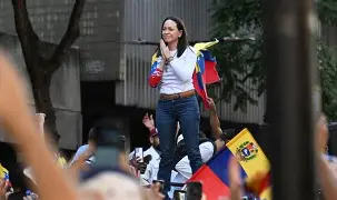 Corina ergue a voz do Nobel e aponta o caminho: a Venezuela depois de Maduro