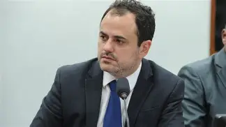 Mais Uma Vergonha: Mesmo Após Agressão e Caos no Plenário, Glauber Braga Escapa da Cassação