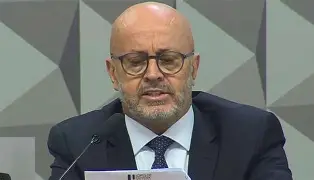 O Império da Fraude Ruiu — e o “Careca do INSS” Agora Corre Para Alugar Seu Prédio de R$ 4 Milhões