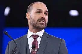 Eduardo Bolsonaro Enxerga ‘Luz no Fim do Telefone’