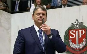 Tarcísio se movimenta por prisão domiciliar de Bolsonaro