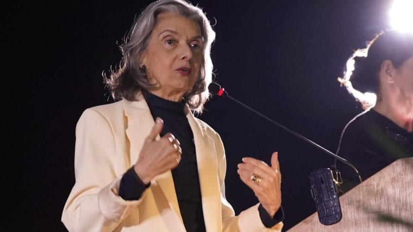 O “delírio democrático” de Cármen Lúcia: quando a ministra já escolhe até a própria cela