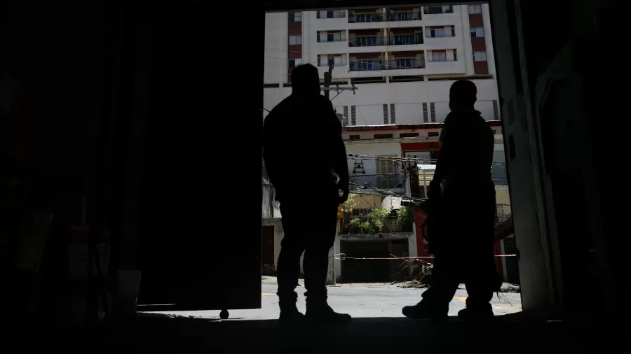 Apagão se arrasta e quase 500 mil imóveis seguem no escuro três dias após vendaval em SP