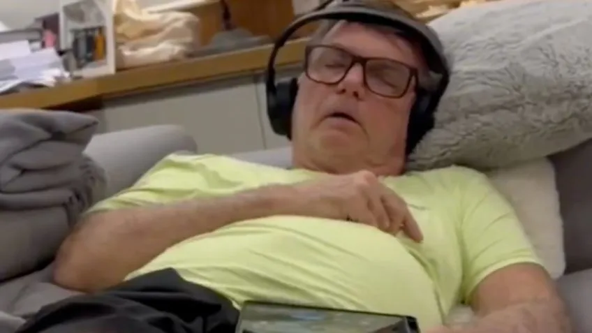 Carlos Bolsonaro clama por prisão humanitária para o pai: “Tragédia anunciada”