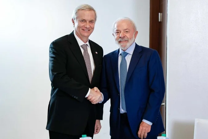 Lula se reúne com presidente eleito do Chile e reforça parceria entre os dois países