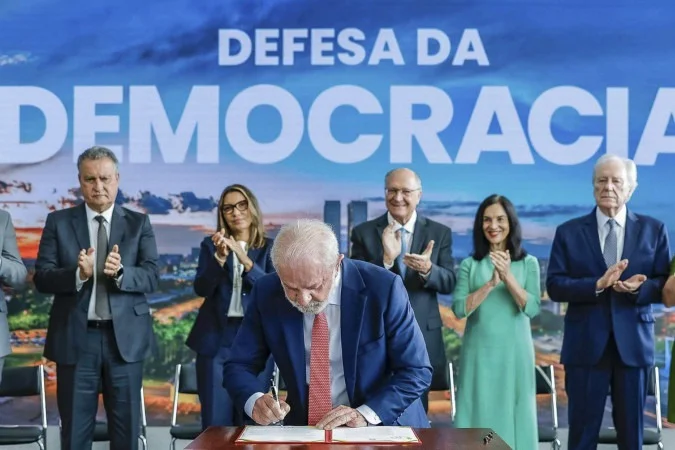 Veto previsível e discurso seletivo: Lula barra redução de penas no ato do 8 de Janeiro