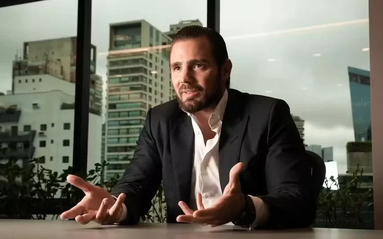 Advogado abandona defesa do dono do Banco Master após avanço de negociação para delação