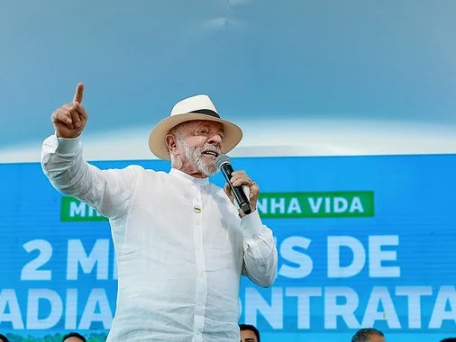 Lula marca presença no encerramento do 14º Encontro Nacional do MST