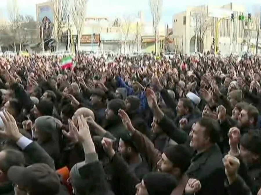 Repressão brutal do regime iraniano deixa quase 200 mortos em protestos