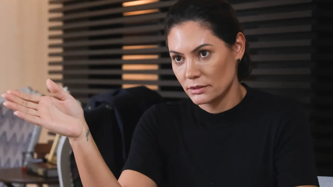 Michelle denuncia rigidez de Moraes e diz que saúde de Bolsonaro virou impasse jurídico