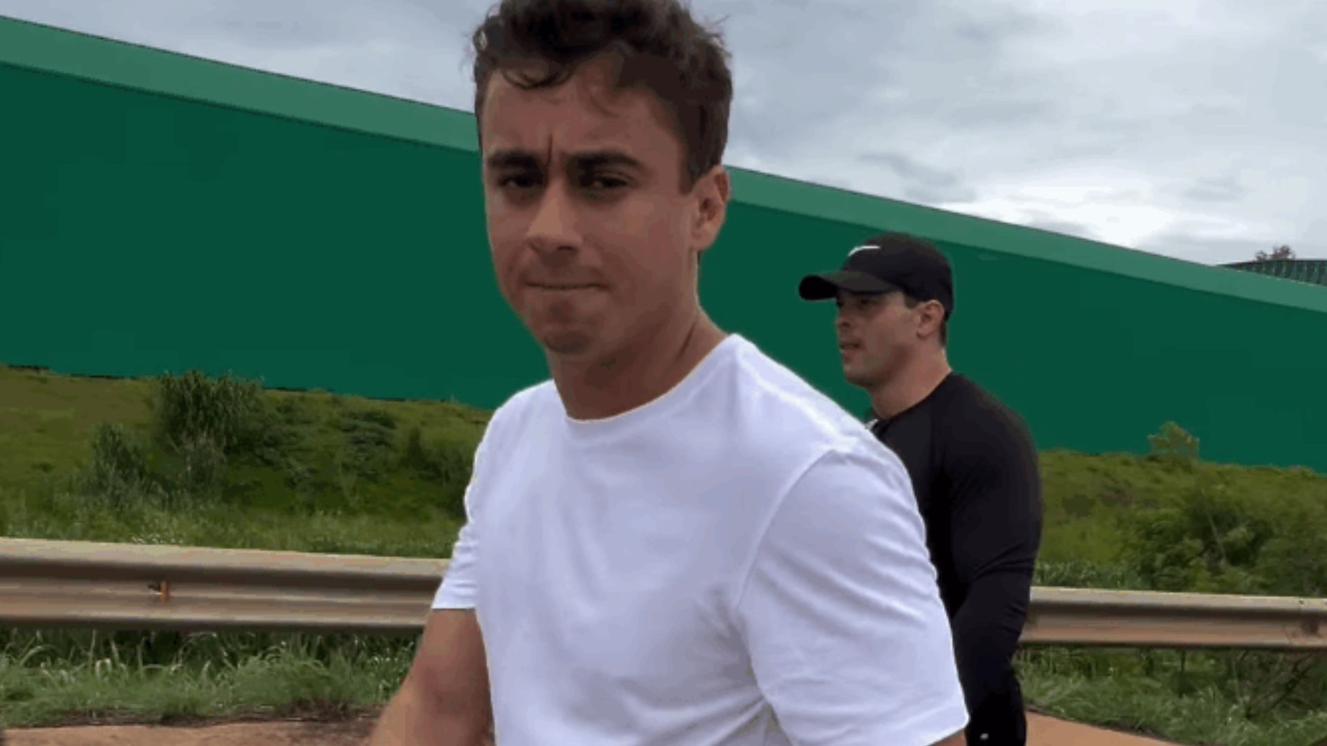 Nikolas Ferreira cruza estradas em ato simbólico contra decisões do STF